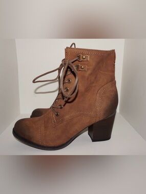 •madden girl• “WESTMONT” Cognac Lace-Up Booties [Discontinued] Brand New, Size 9